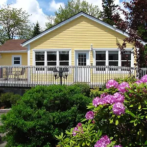 Larinda's Landing Oceanfront Cottages Halifax